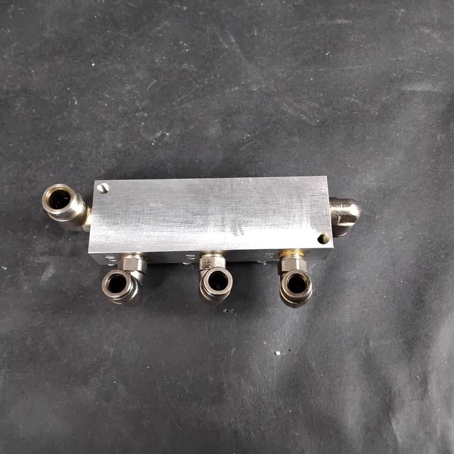 Used HYDRAULIC / PNEUMATIC MANIFOLD BLOCK - 3-POSITION ($17 OBO)