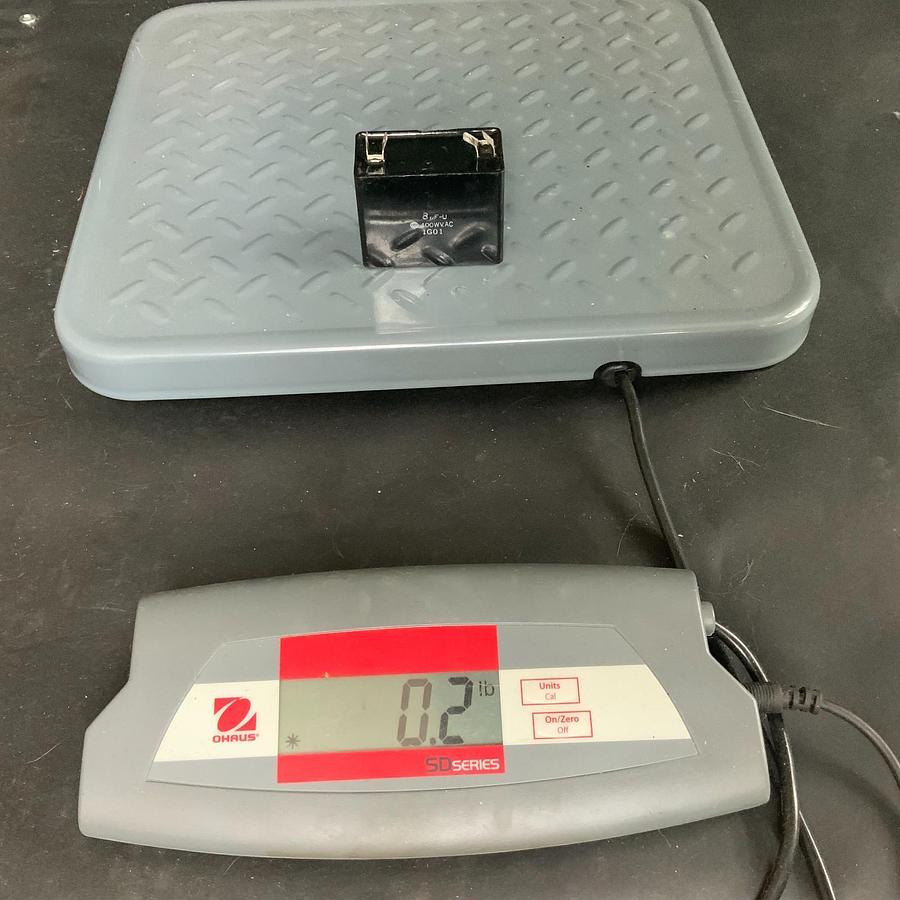 Used Unbranded 1G01 8uF 400VAC MOTOR RUN CAPACITOR ($10 OBO)