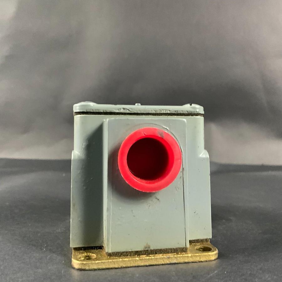 Used SQUARE D 9007-TUB5 LIMIT SWITCH ($200 OBO)