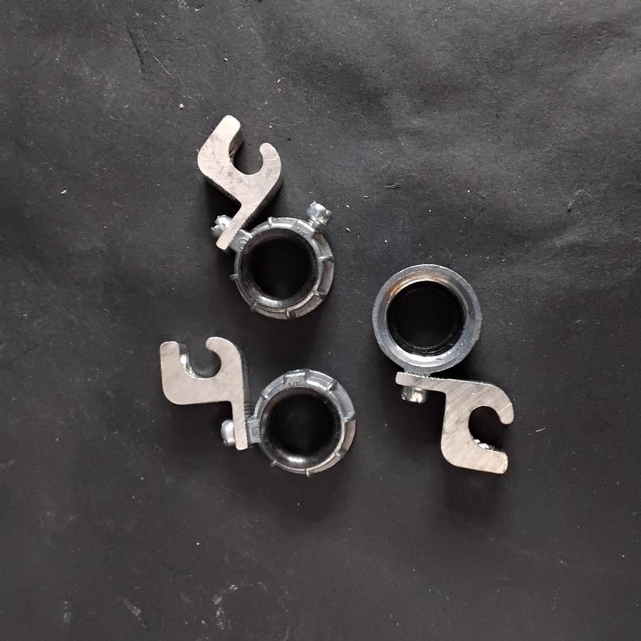 Used BBRIDGEPORT 382-DC GROUND BUSHINGS INSULATED- GROUP OF 3 ($5 OBO)