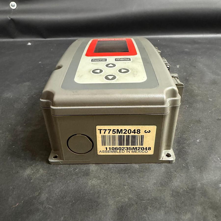Used HONEYWELL T775M2048 TEMPERATURE CONTROLLER ($130 OBO)