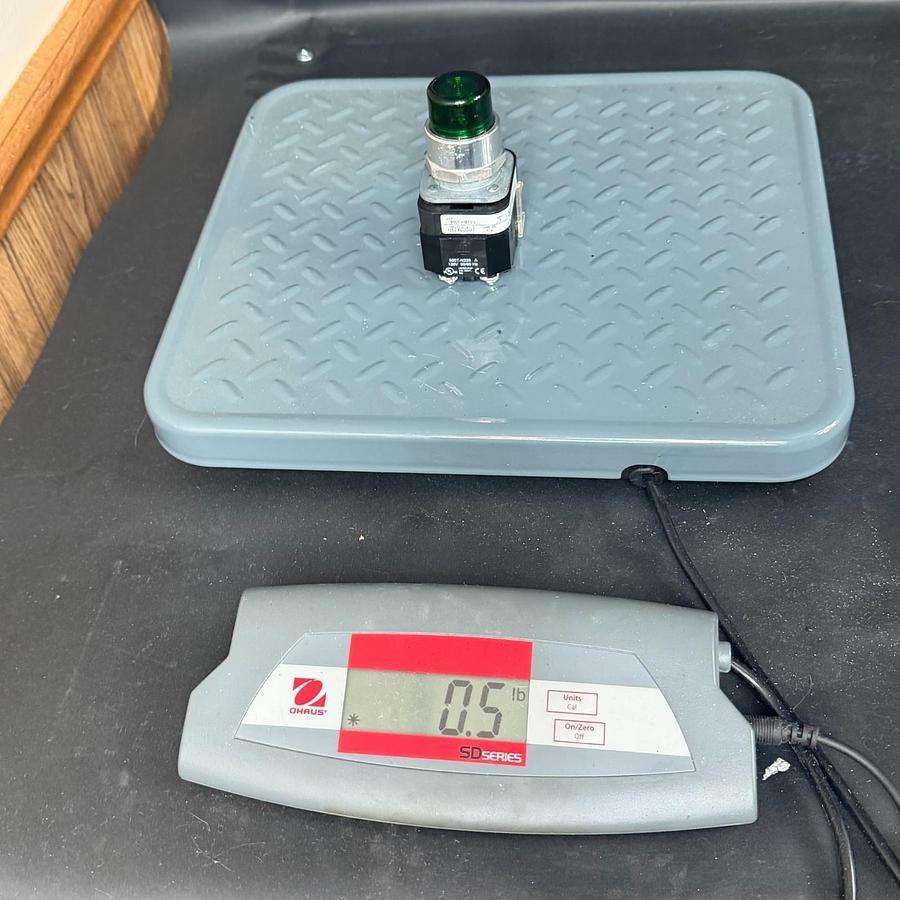 Used ALLEN BRADLEY 800T-PB16G GREEN PUSH BUTTON ($25 OBO)