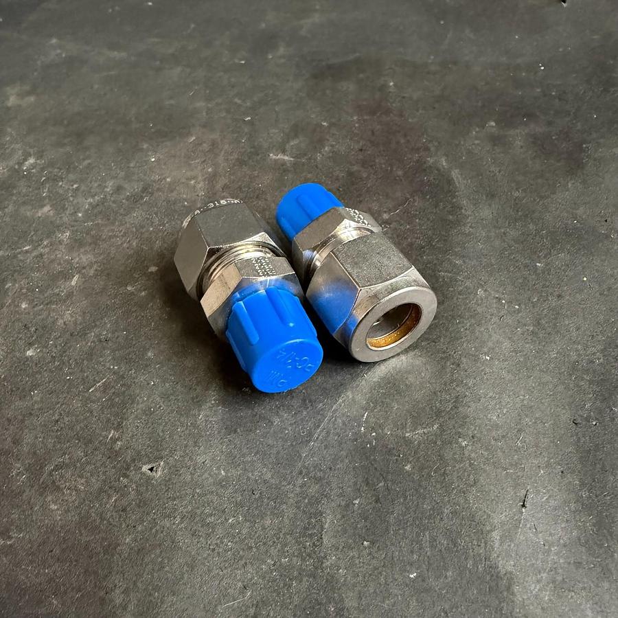Used PARKER PMI PC-1/4 HEX FITTINGS - SET OF 2