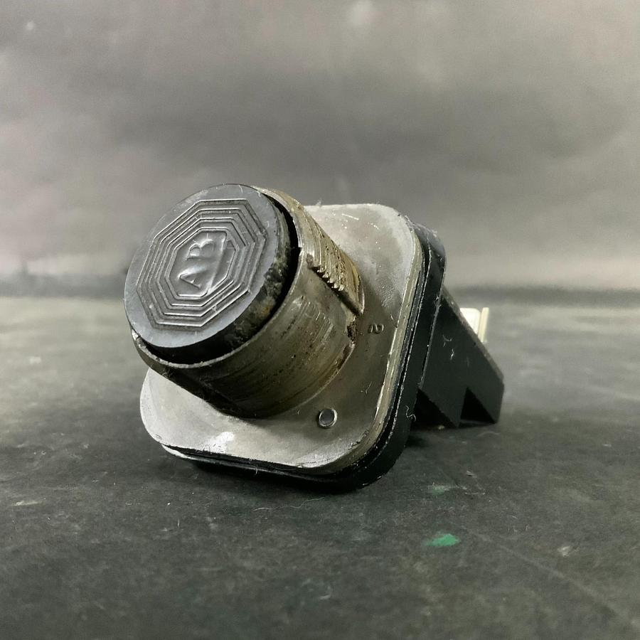 Used ALLEN BRADLEY BUL.800T BLACK PUSHBUTTON ($25 OBO)
