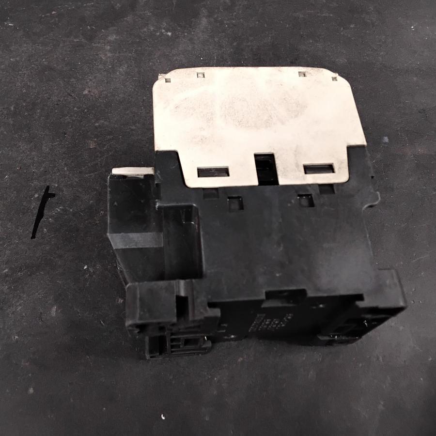 Used MITSUBISHI ELECTRIC S-T20 ELECTROMAGNETIC CONTACTOR ($30 OBO)