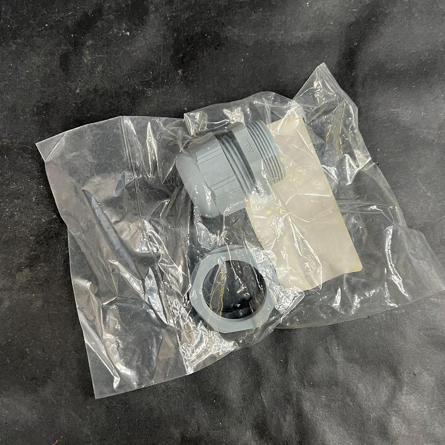 SKINTOP 61KIT0104 CONNECTOR ($13 OBO)