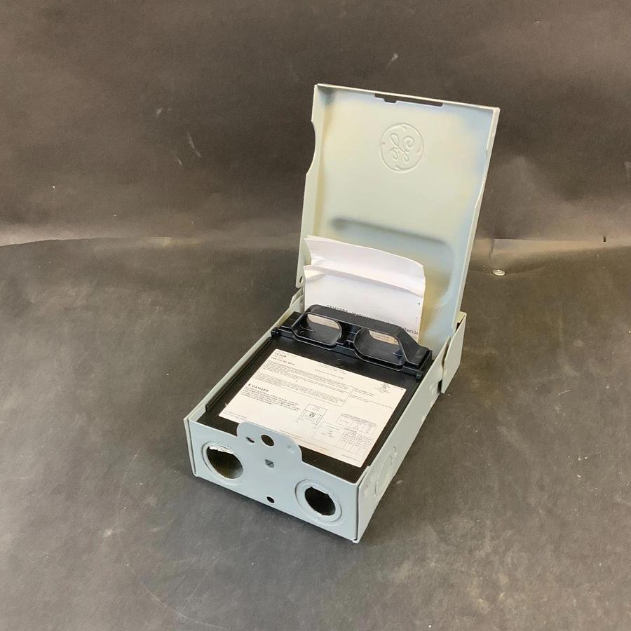 Used GE TF30RCP AIR CONDITIONER DISCONNECT - USED ($10 OBO) 43481000824