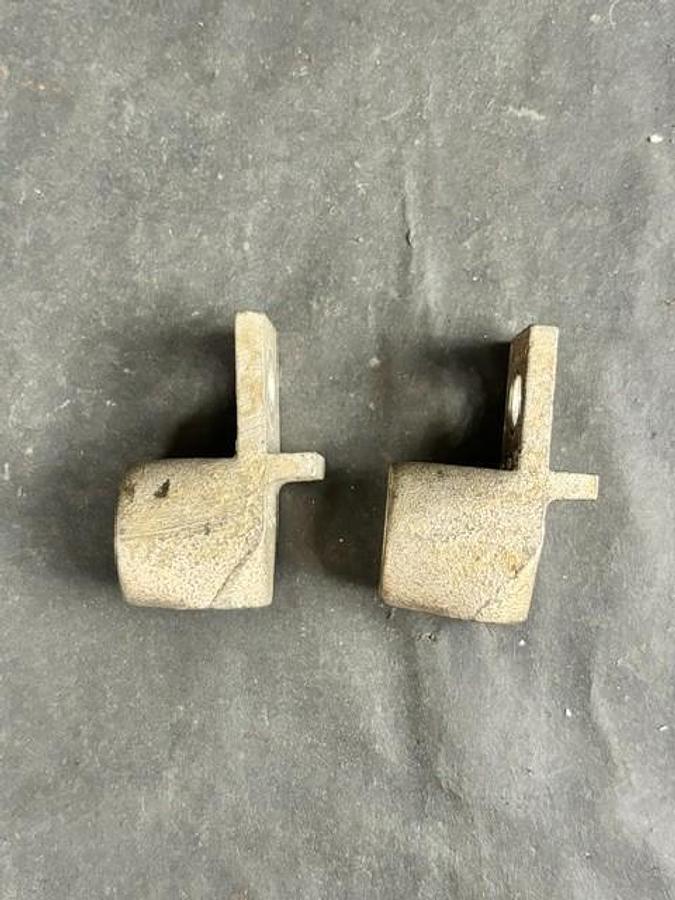 Used ALLEN BRADLEY 39072A MECHANICAL LUG 2PCS