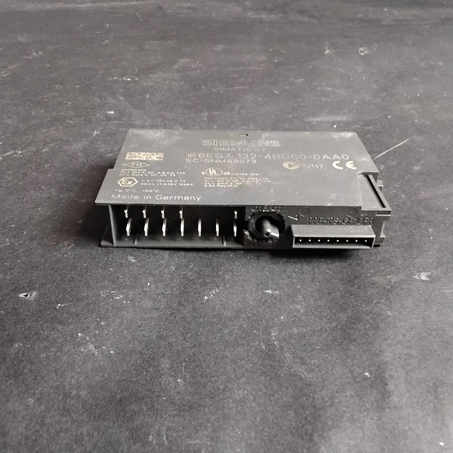 Used SIEMENS 6ES7 132-4BD00-0AA0 OUTPUT MODULE ($12 OBO)