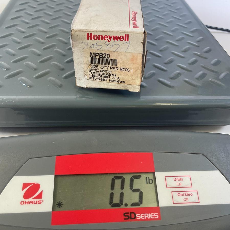 Used HONEYWELL MICRO SWITCH MPB20 PLUG-IN RECEPTACLE BASE 4 TERMINAL 1/2 NPT OEM