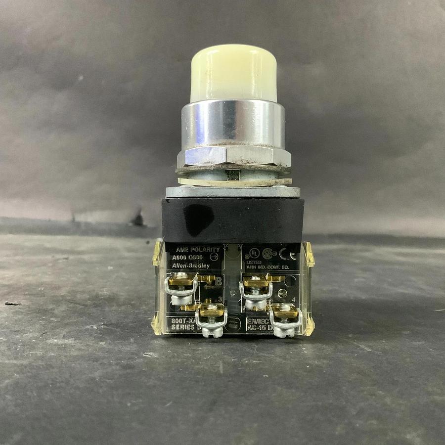 Used ALLEN BRADLEY 800T-QTH2W WHITE PUSH BUTTON ($50 OBO)