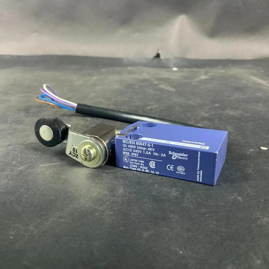 Used TELEMECANIQUE ZCMD41L1 OSISWITCH ($50 OBO)