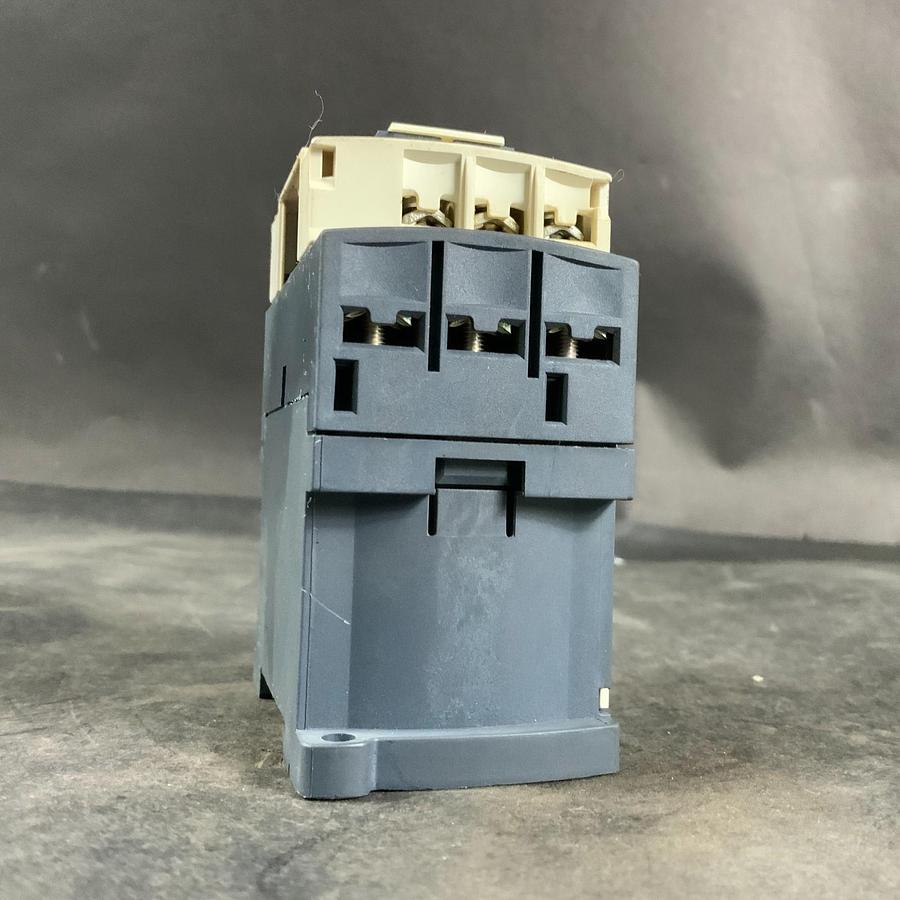 Used SCHNEIDER ELECTRIC LC1D18BD CONTACTOR ($25 OBO)
