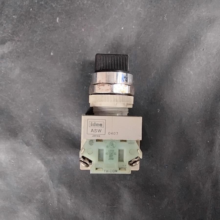 Used IDEC ASW TW-C10M SELECTOR SWITCH ($10 OBO)