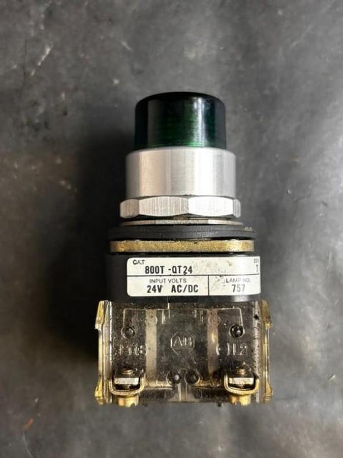 Used ALLEN BRADLEY 800T-QT25 SERIES T GREEN PUSHBUTTON SWITCH ($16 OBO)