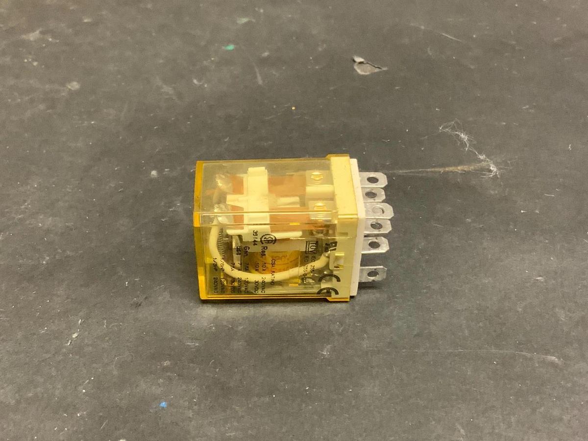 Used IDEC RH2B-ULAC110120V RELAY ($10.50 OBO)