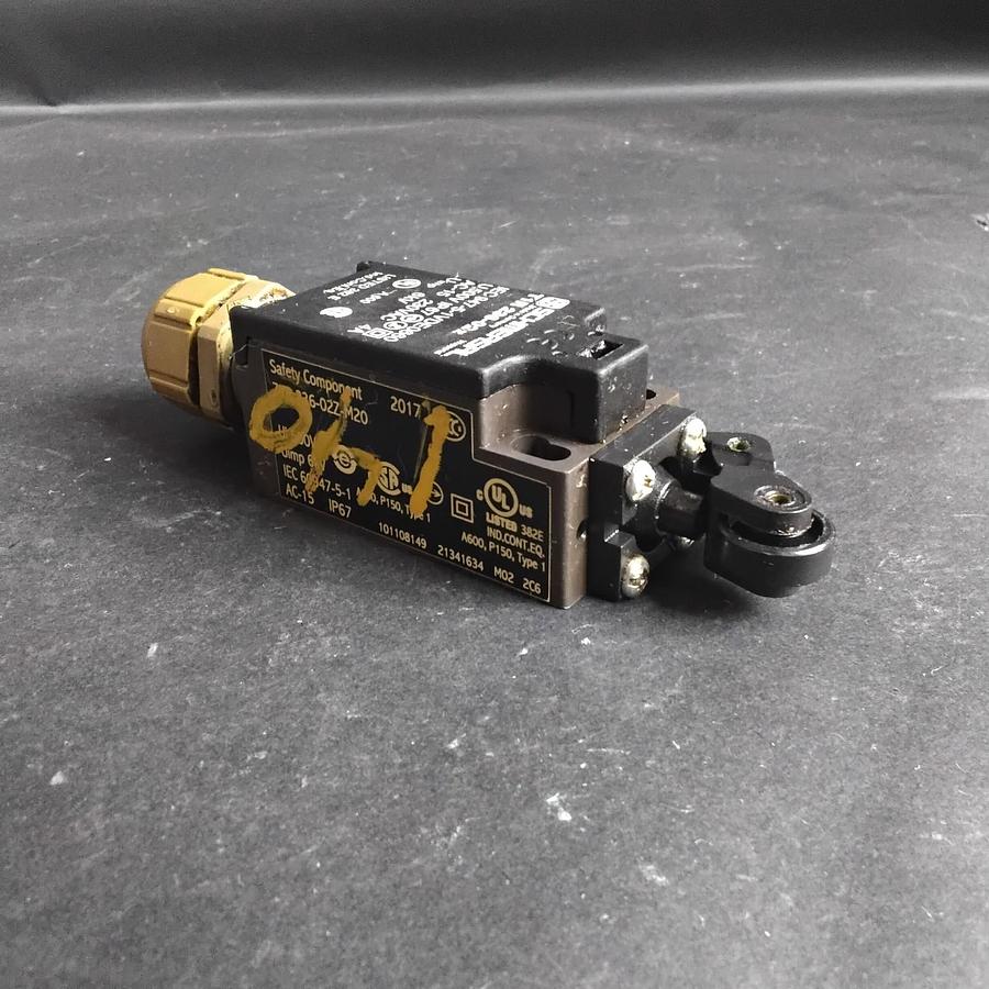 Used SCHMERSAL T1R 236-02Z LIMIT SWITCHES ($30 OBO)