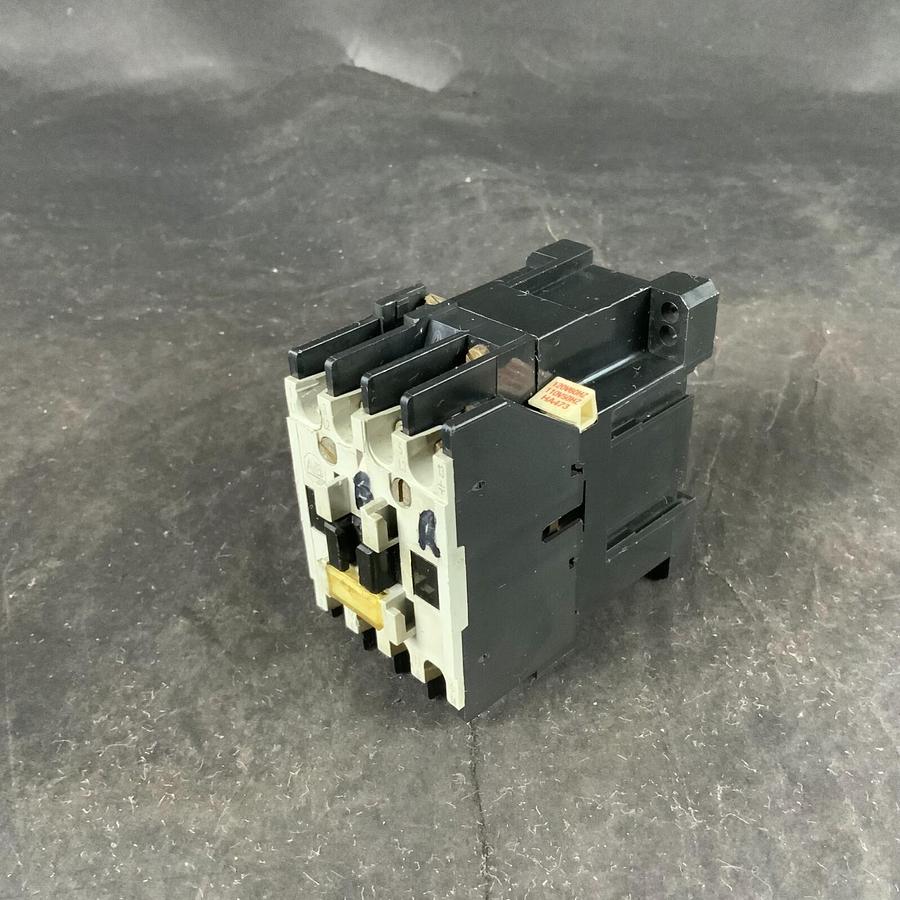 Used ALLEN BRADLEY 100-A09ND3 SERIES B CONTACTOR ($10 OBO)