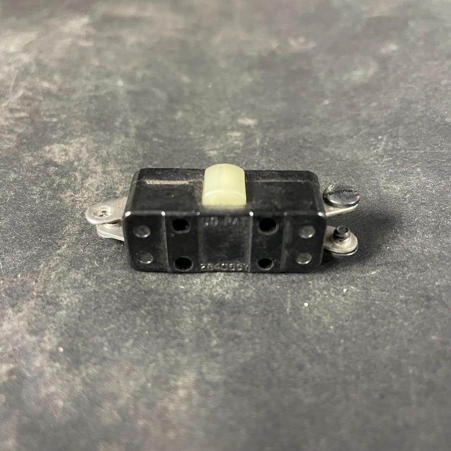 Used LICON 11-530029 - MINIATURE SNAP ACTION SWITCH