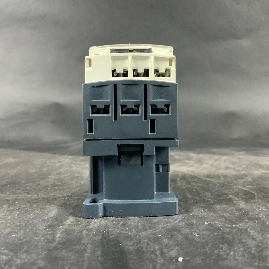 Used SCHNEIDER ELECTRIC LC1D09 CONTACTOR ($25 OBO)
