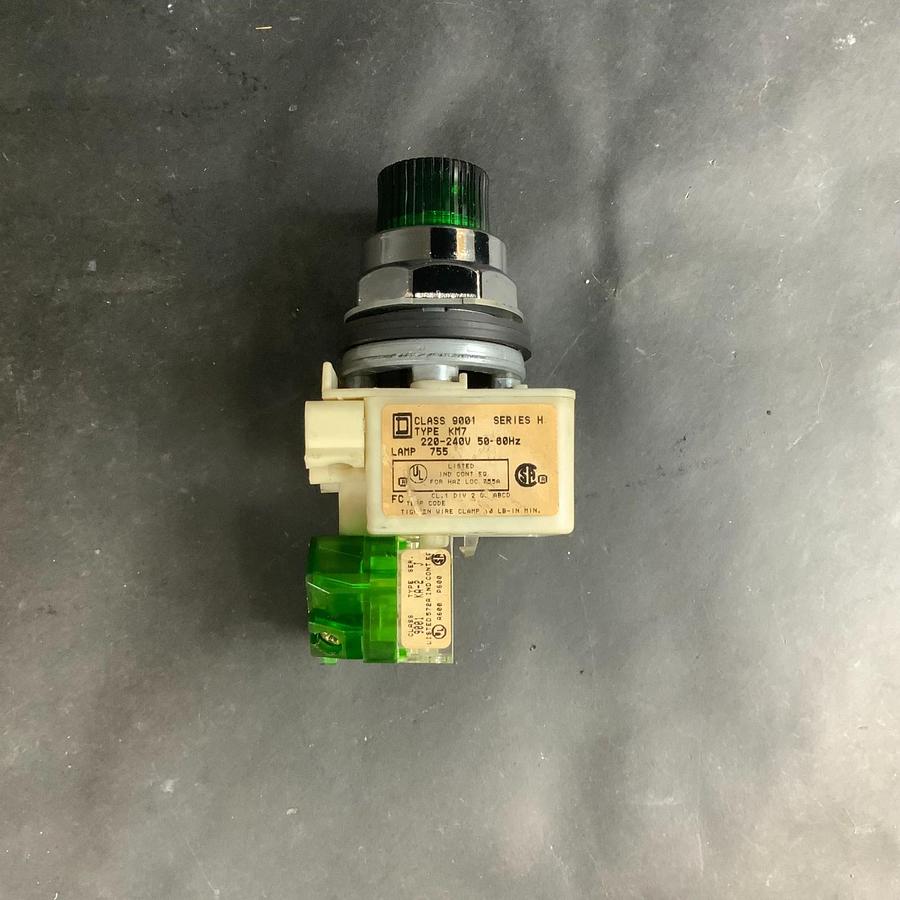 Used SQUARE D 9001K2L35GGH13 GREEN ILLUMINATED PUSHBUTTON ($30 OBO)