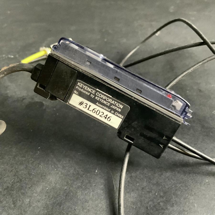Used KEYENCE FS-V11P PHOTOELECTRIC AMPLIFIER ($17 OBO)