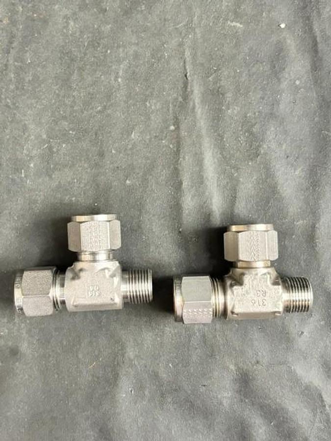 Used PARKER 8MRT8N-316 MALE RUN TEE FITTING 2 PCS