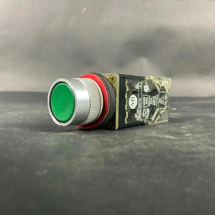 Used ALLEN BRADLEY 800MR-A1 SERIES A GREEN PUSH BUTTON ($10 OBO)