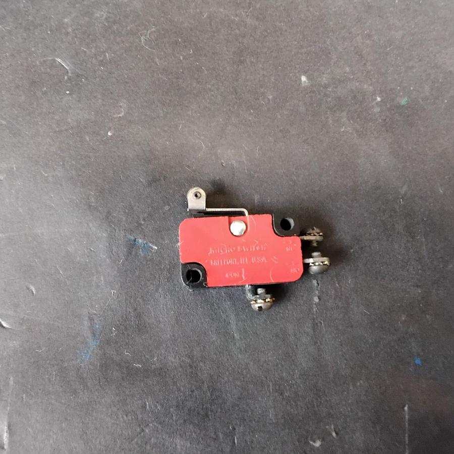 Used MICRO SWITCH V3L-139-D8 SWITCH ($7 OBO)