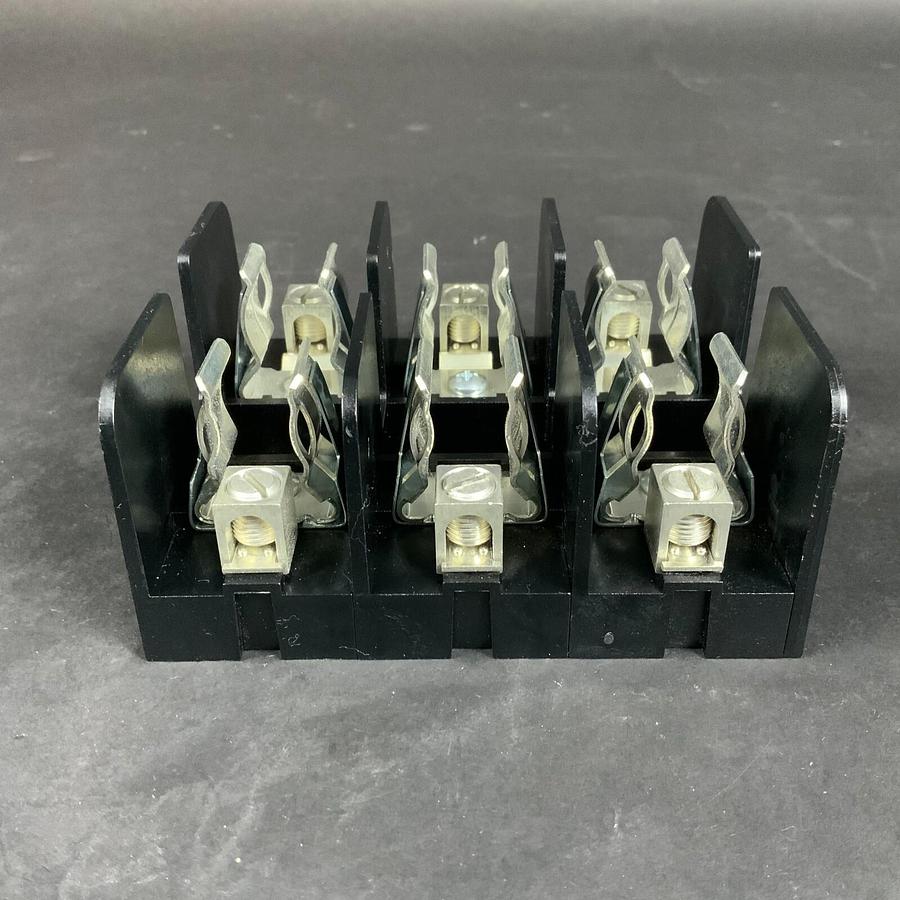 Used FERRAZ SHAWMUT 60608J FUSE BLOCK ($13 OBO)