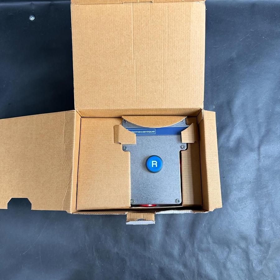 Used TELEMECANIQUE XY2-CE2A150H7 CABLE PULL SWITCH ($225 OBO)