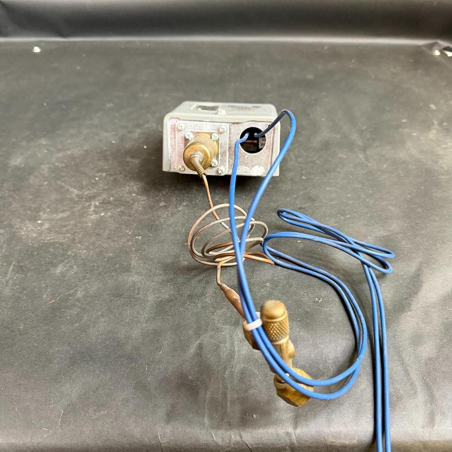 Used JOHNSON CONTROLS P70AA-118 PRESSURE CONTROL ($90 OBO)