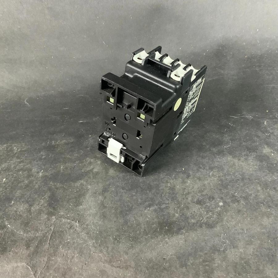 Used MOELLER DIL R40 110V CONTACTOR ($20 OBO)