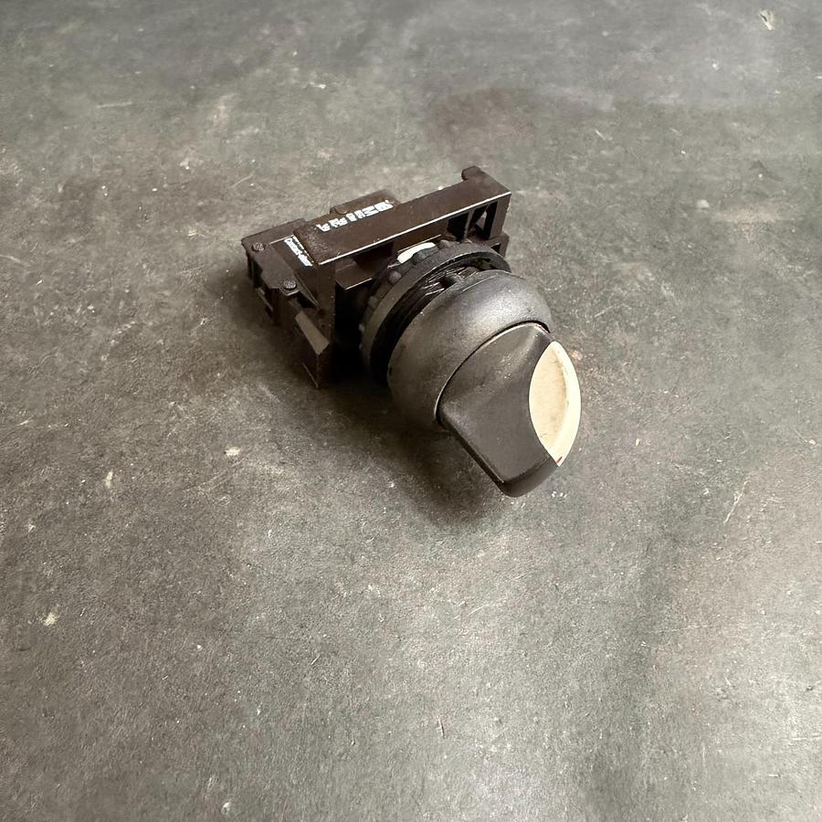 Used EATON M22-K01 SELECTOR SWITCH ($12 OBO)