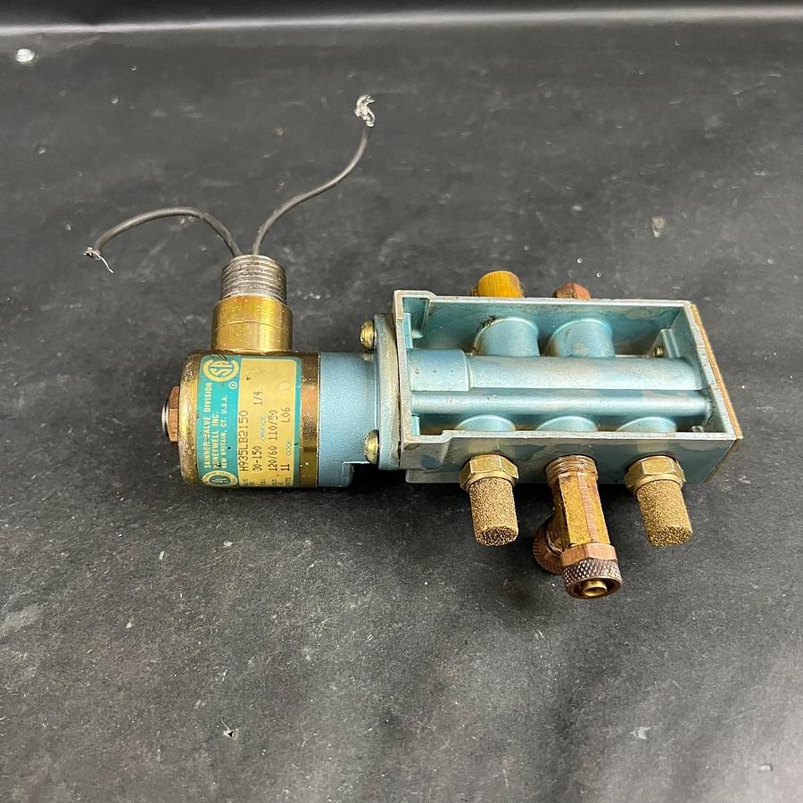 Used SKINNER H935LB2150 SOLENOID VALVE ($35 OBO)