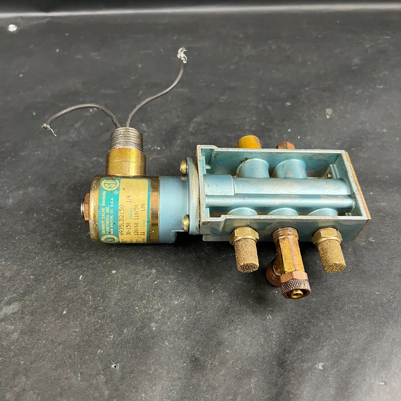 Used SKINNER H935LB2150 SOLENOID VALVE ($35 OBO)