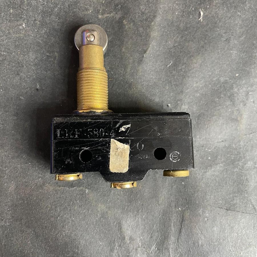 Used CEMCO LRF-580-4 MICRO SWITCH