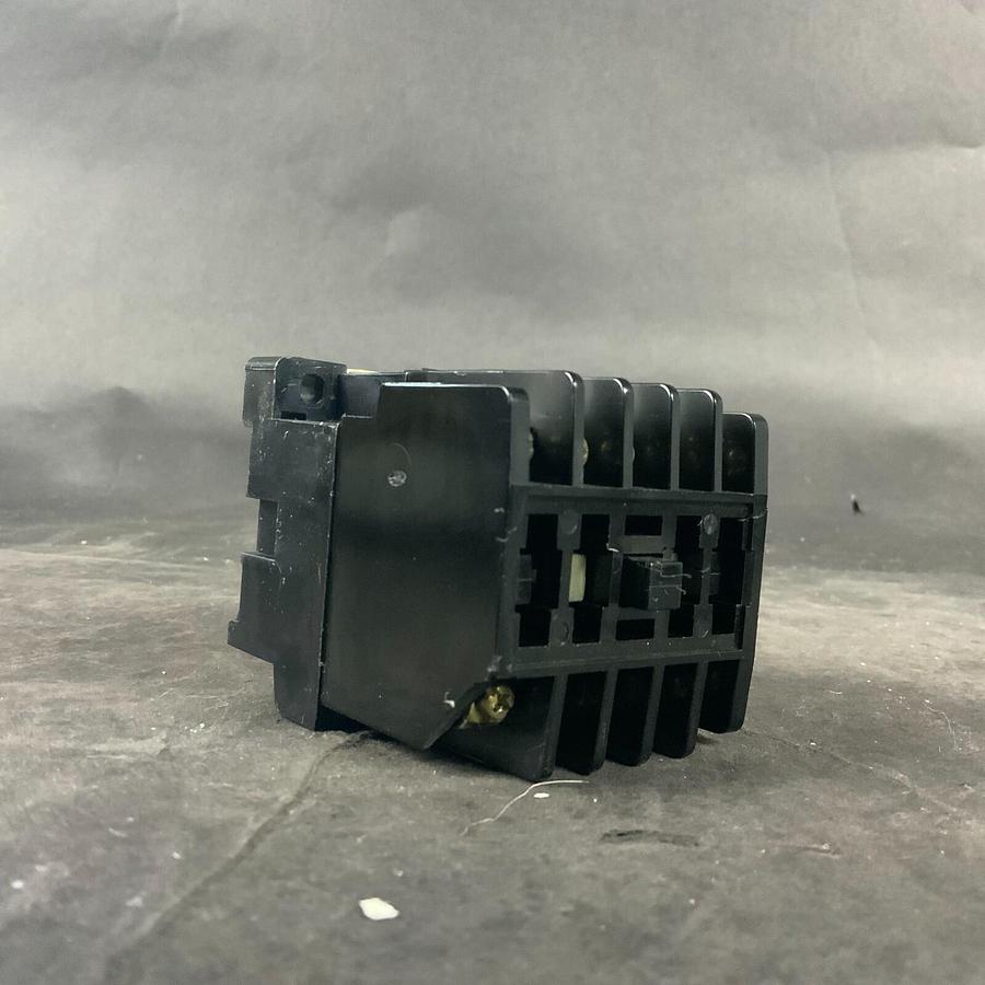 Used MITSUBISHI SR-40RM CONTACTOR RELAY ($100 OBO)