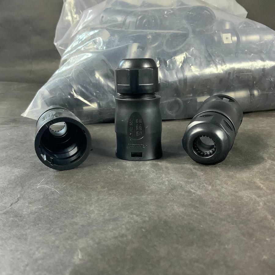 BETTERI BC01-3M22-15 PHOTOVOLTAIC AC MALE CONNECTOR - BAG OF 100 ($1000 OBO)