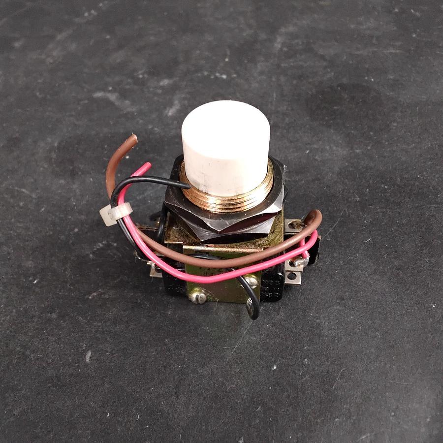 Used LICON 71-2046 PUSHBUTTON SWITCH ($12 OBO)