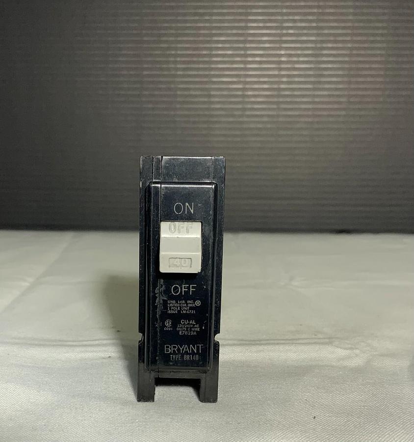 Used HUBBELL BRYANT BR140 ($14.99/EACH OBO)