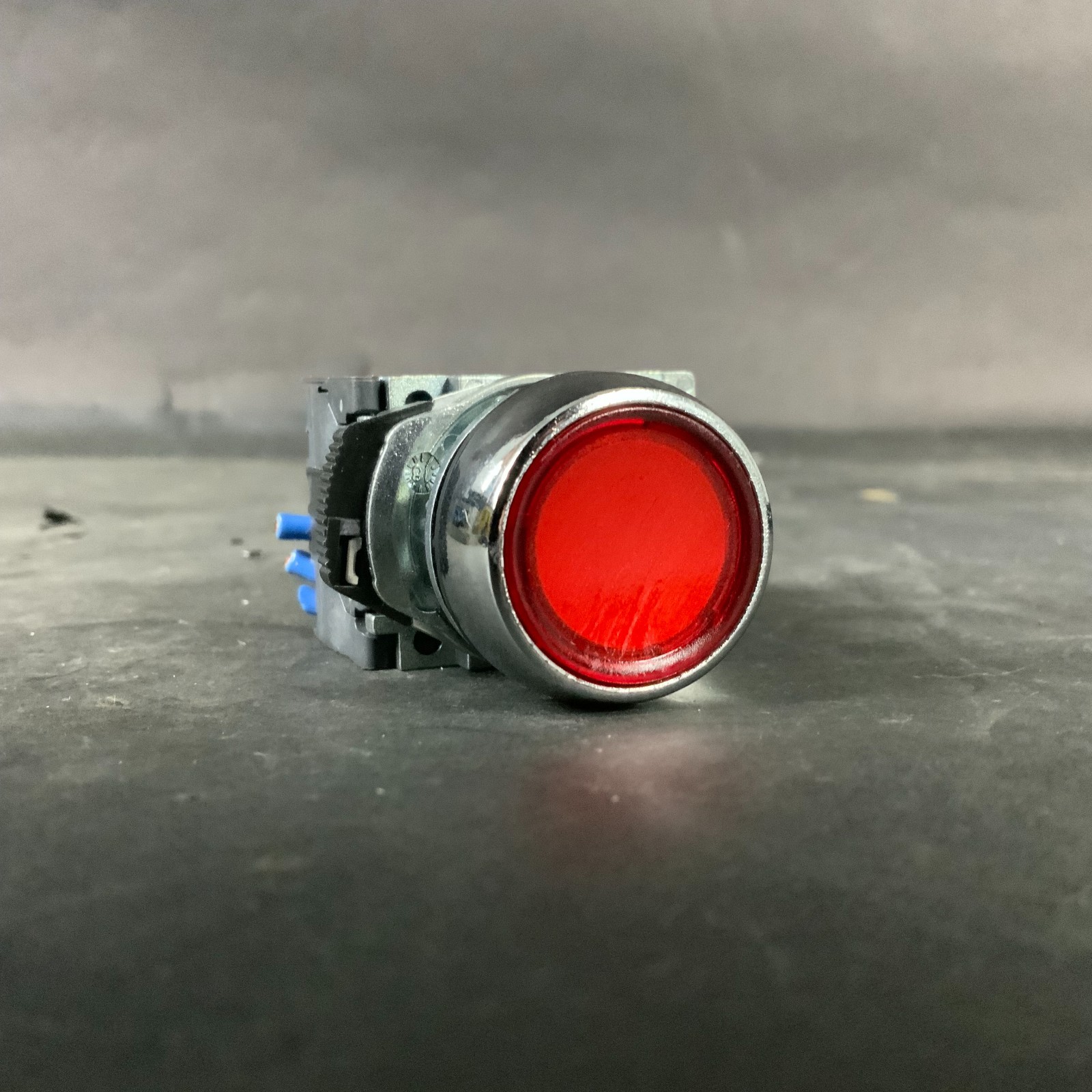 Used ALLEN BRADLEY 800F-Q10 SERIES A RED PUSHBUTTON ($20 OBO)