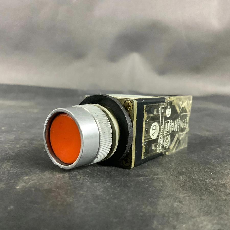 Used ALLEN BRADLEY 800MR-A3 SERIES A ORANGE PUSH BUTTON ($15 OBO)