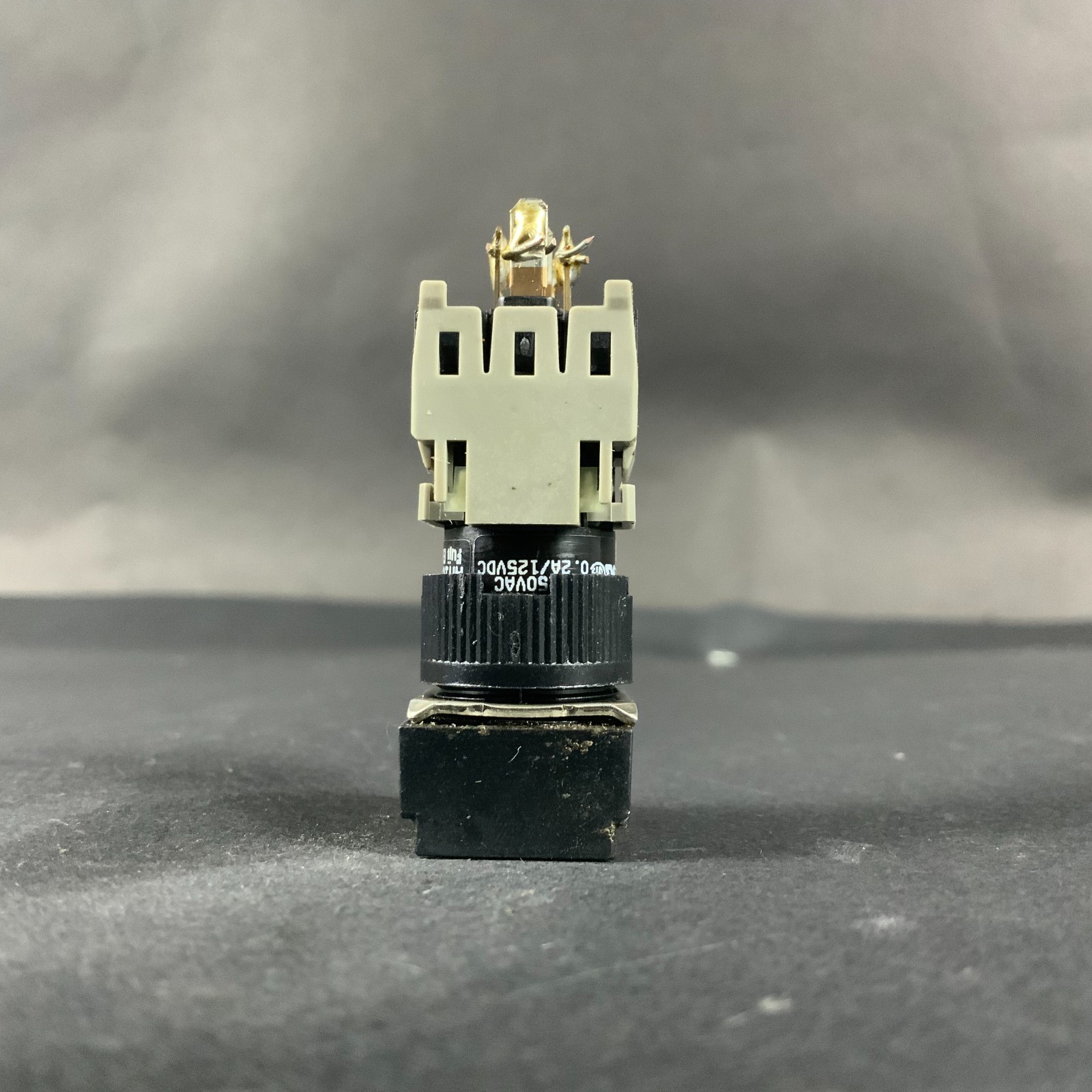 Used FUJI ELECTRIC AH165-TL PUSHBUTTON ($25 OBO)