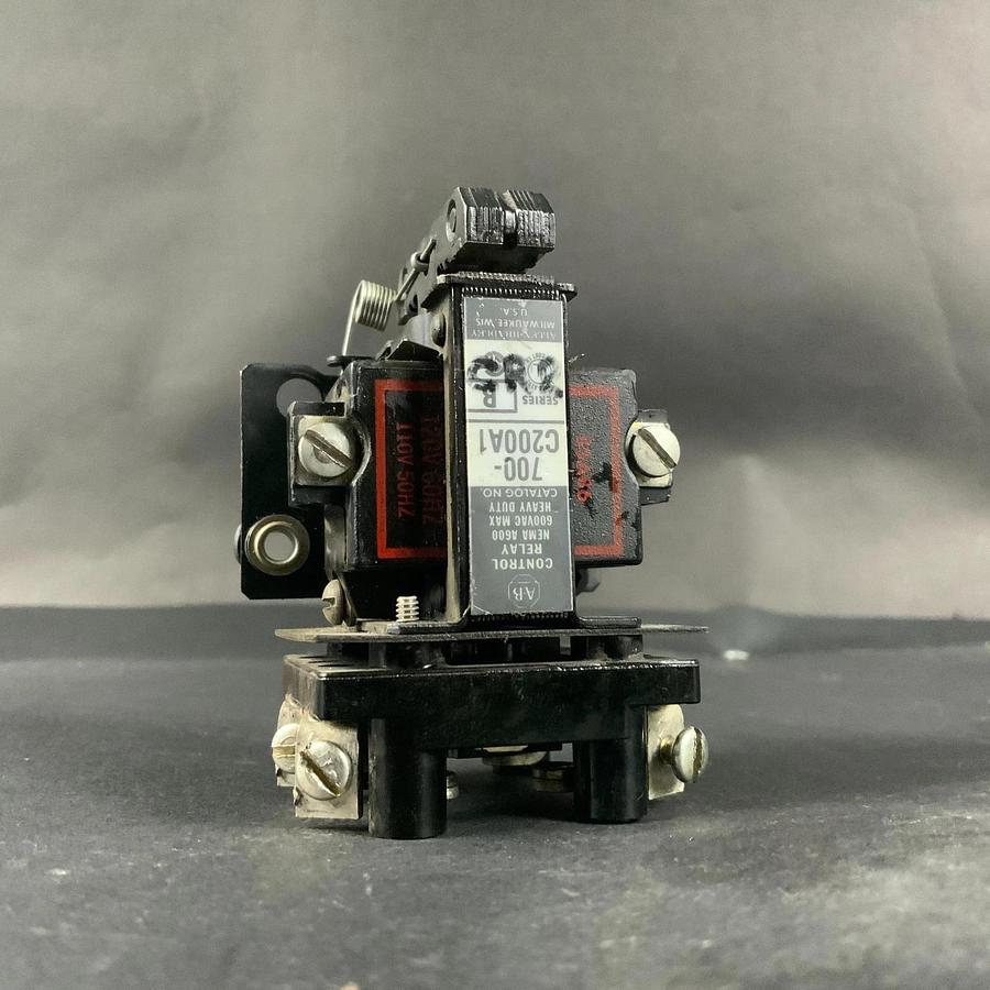 Used ALLEN BRADLEY 700-C200A1 CONTROL RELAY ($25 OBO)