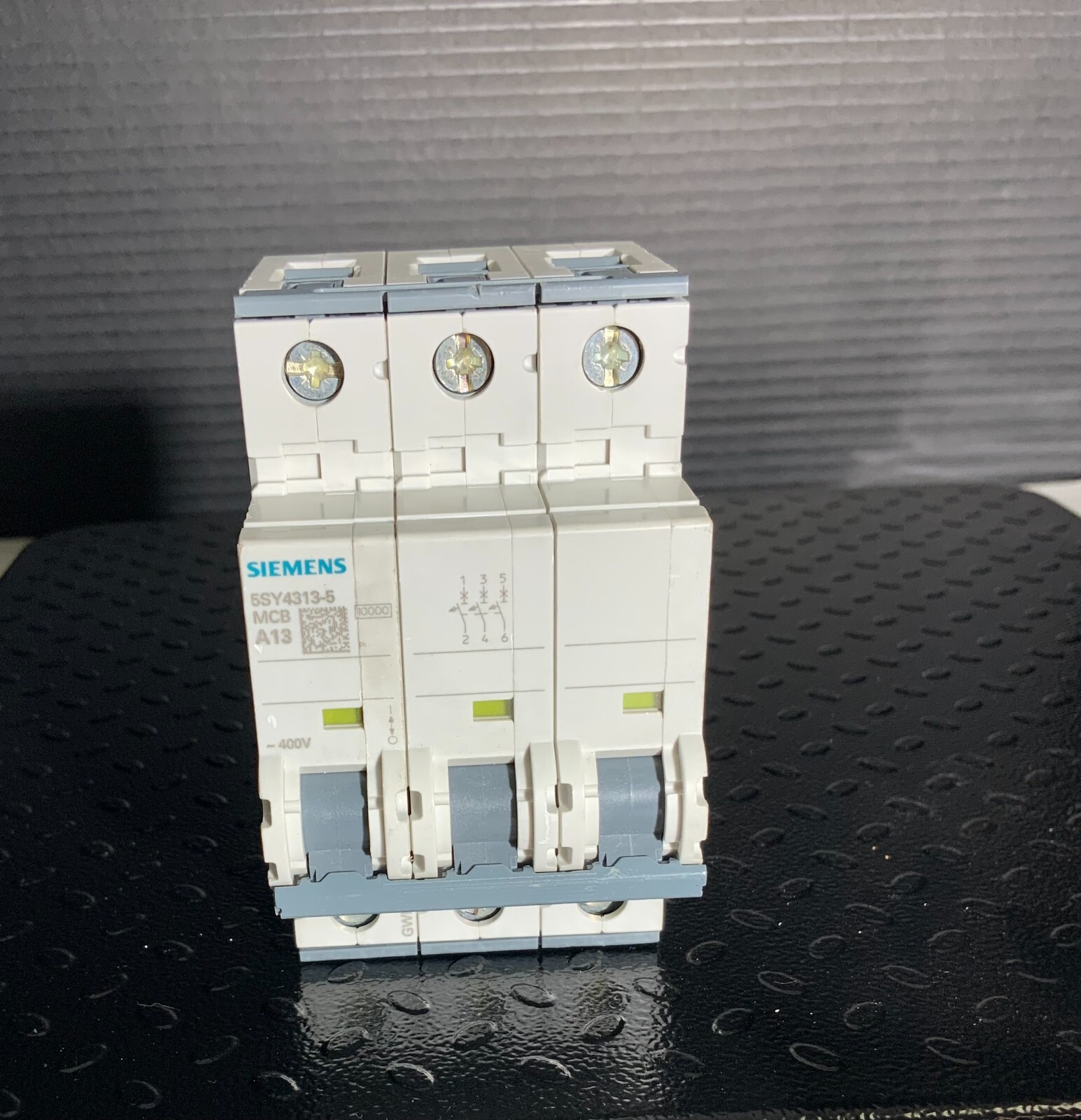 SIEMENS 5SY4313-5 ($105.59/EACH OBO)