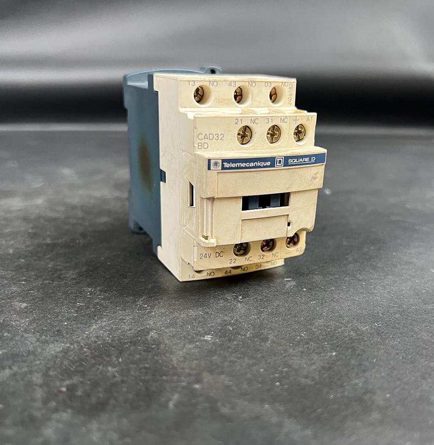 Used TELEMECANIQUE CAD32BD CONTACTOR ($15 OBO)