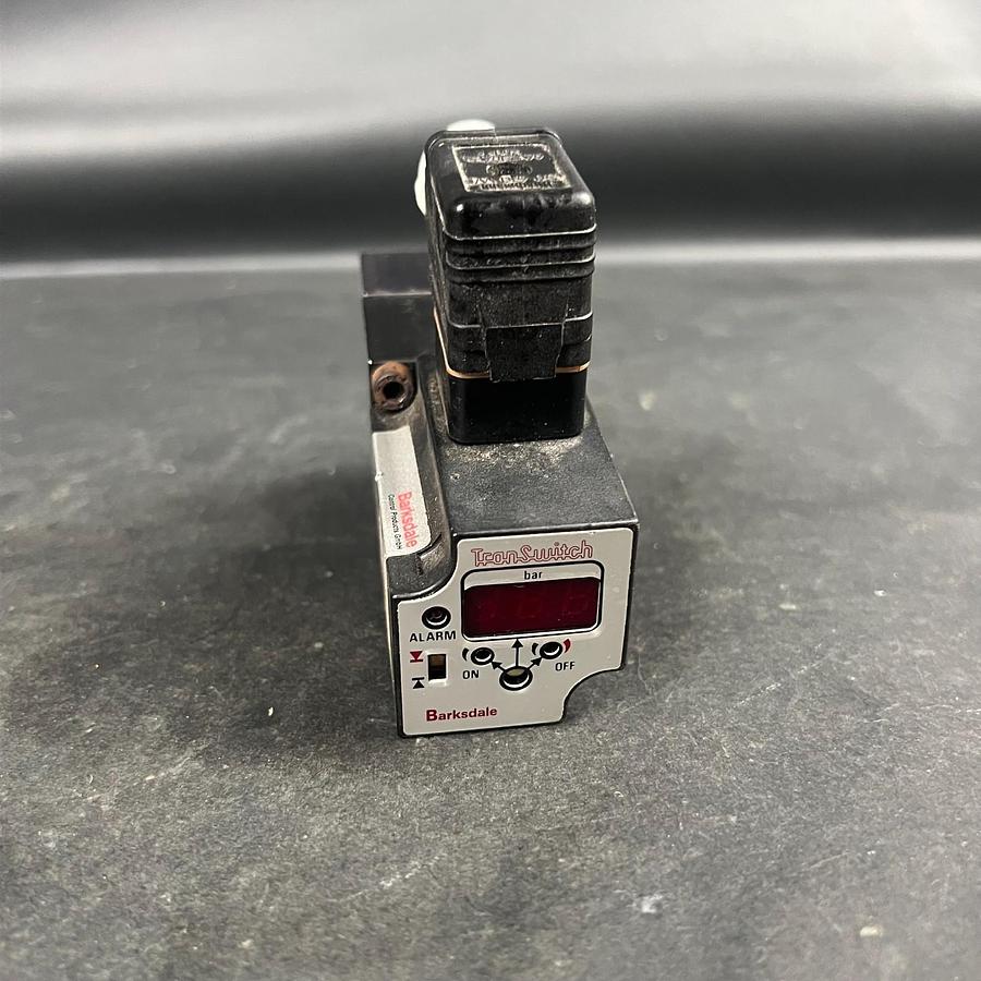 Used BARKSDALE 0421-028 PRESSURE SWITCH ($70 OBO)