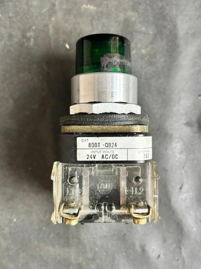 Used ALLEN BRADLEY 800T-QB24 SERIES T GREEN PUSHBUTTON SWITCH