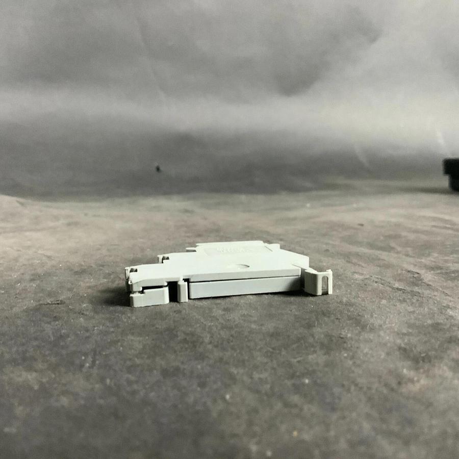 Used PHOENIX CONTACT TYPE DIK 1,5 TERMINAL BLOCK ($6 OBO)